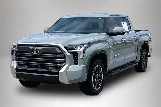 2026 Toyota Tundra Limited thumbnail 2