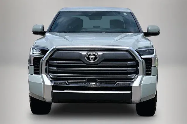 2026 Toyota Tundra Limited thumbnail 3