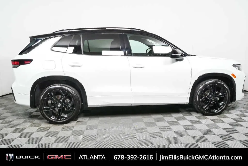 2026 Volkswagen Tiguan SE R-Line Black thumbnail 2