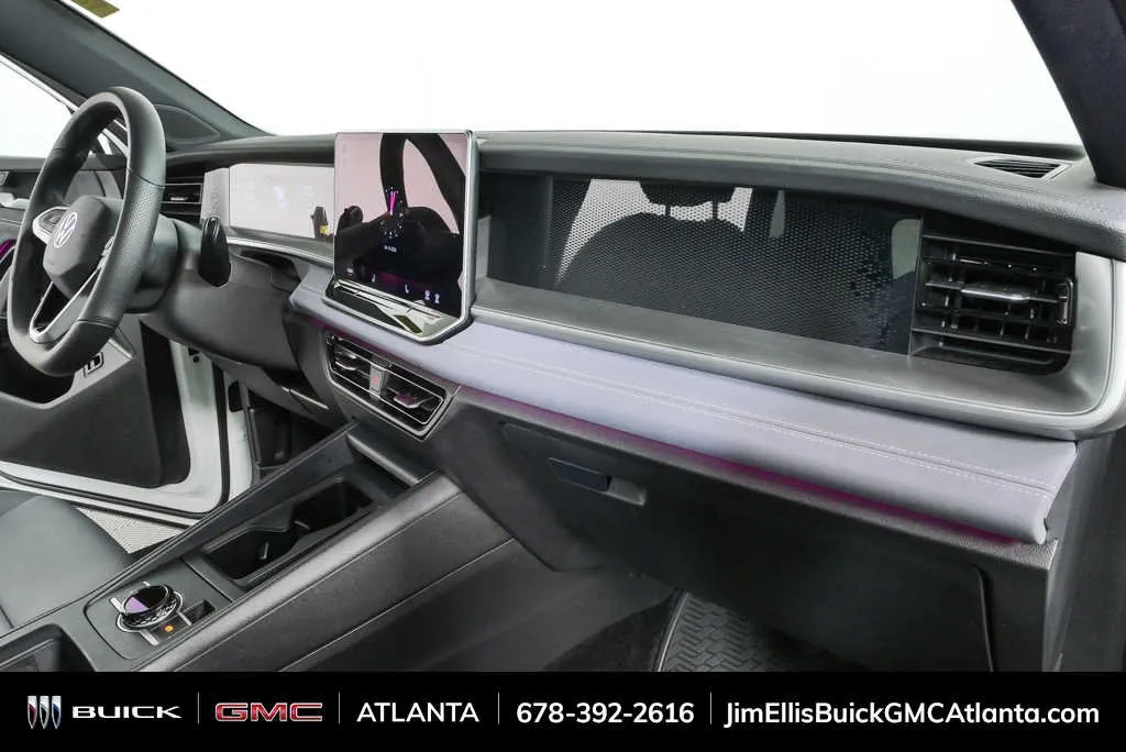 2026 Volkswagen Tiguan SE R-Line Black thumbnail 24