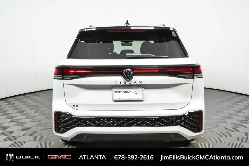 2026 Volkswagen Tiguan SE R-Line Black thumbnail 26