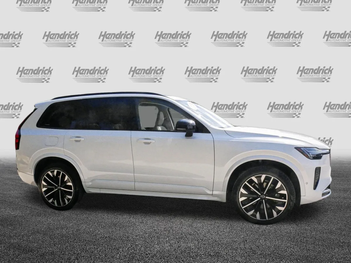 2026 Volvo XC90 Ultra Dark Theme thumbnail 10