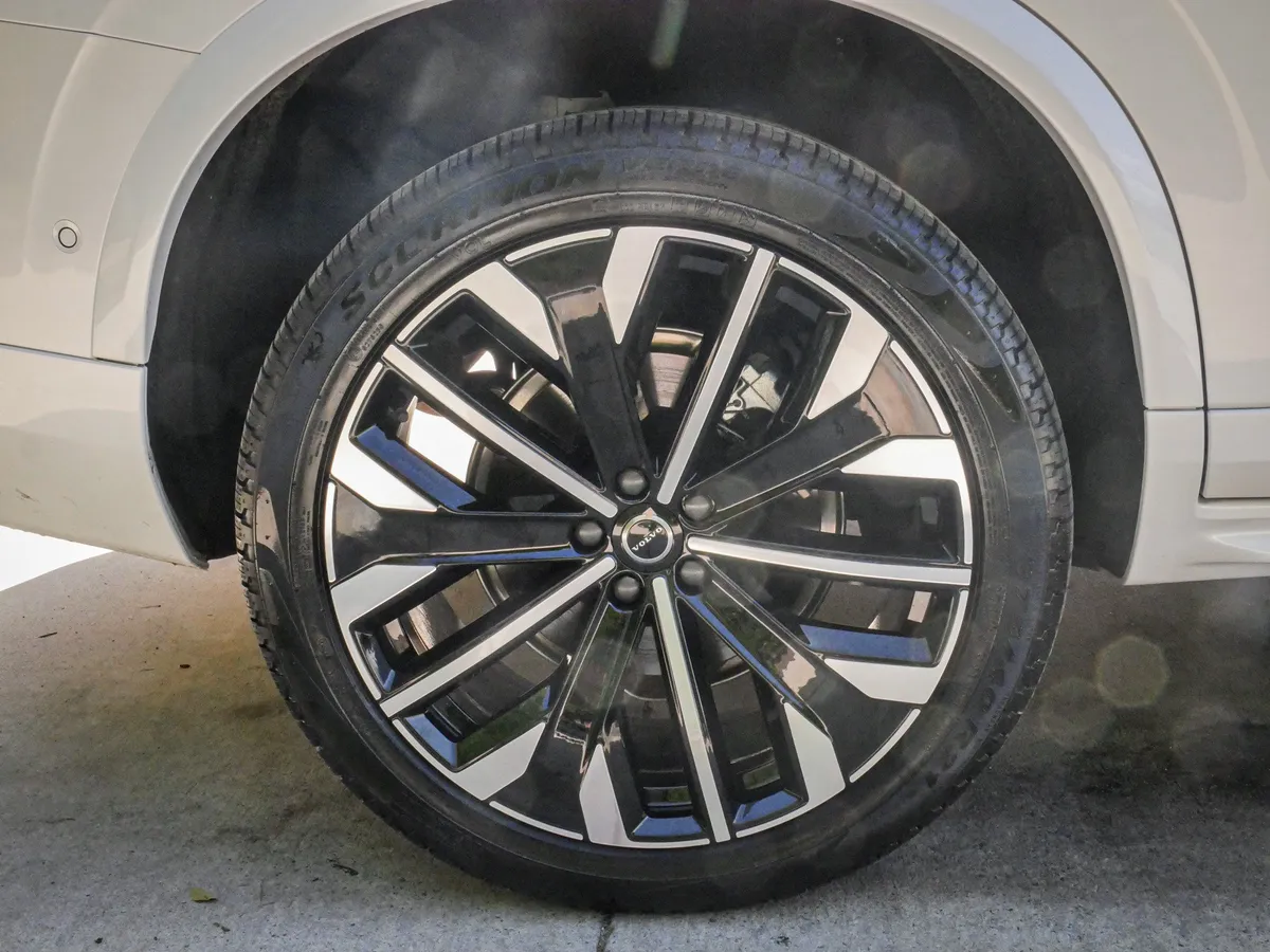 2026 Volvo XC90 Ultra Dark Theme thumbnail 12