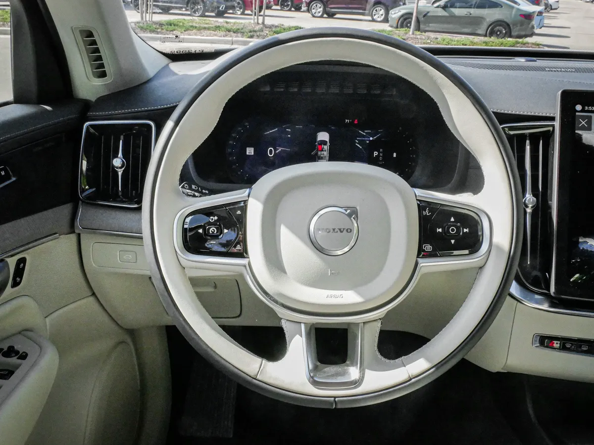 2026 Volvo XC90 Ultra Dark Theme thumbnail 17