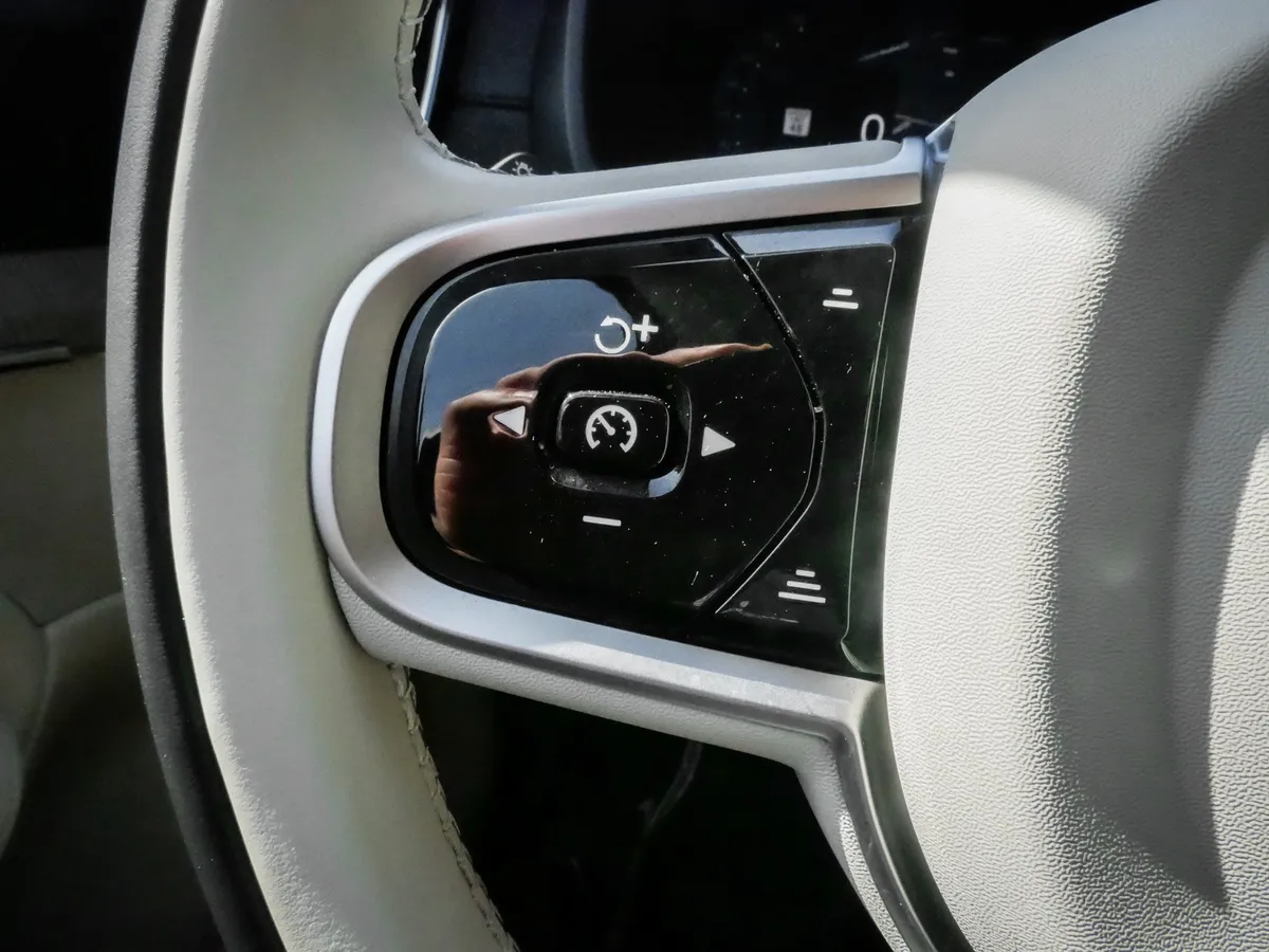 2026 Volvo XC90 Ultra Dark Theme thumbnail 18