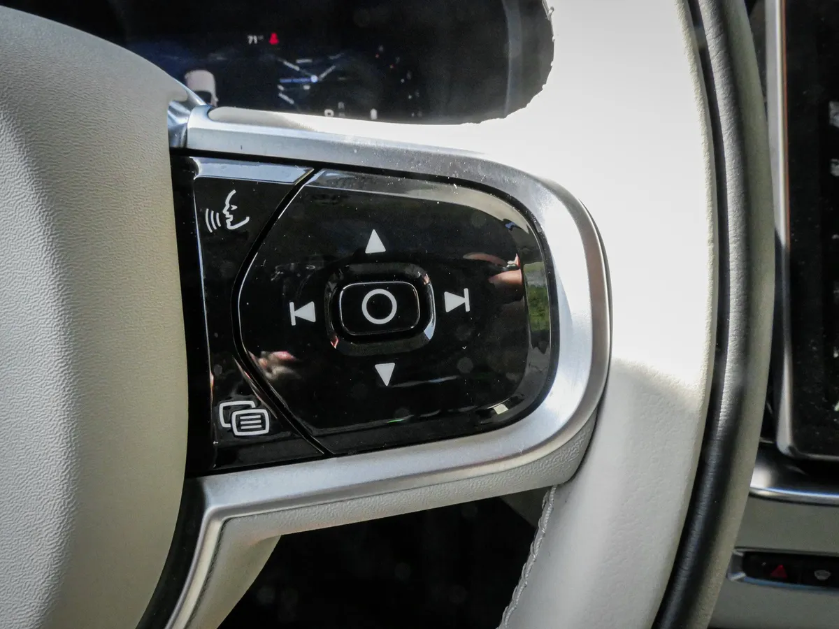 2026 Volvo XC90 Ultra Dark Theme thumbnail 19