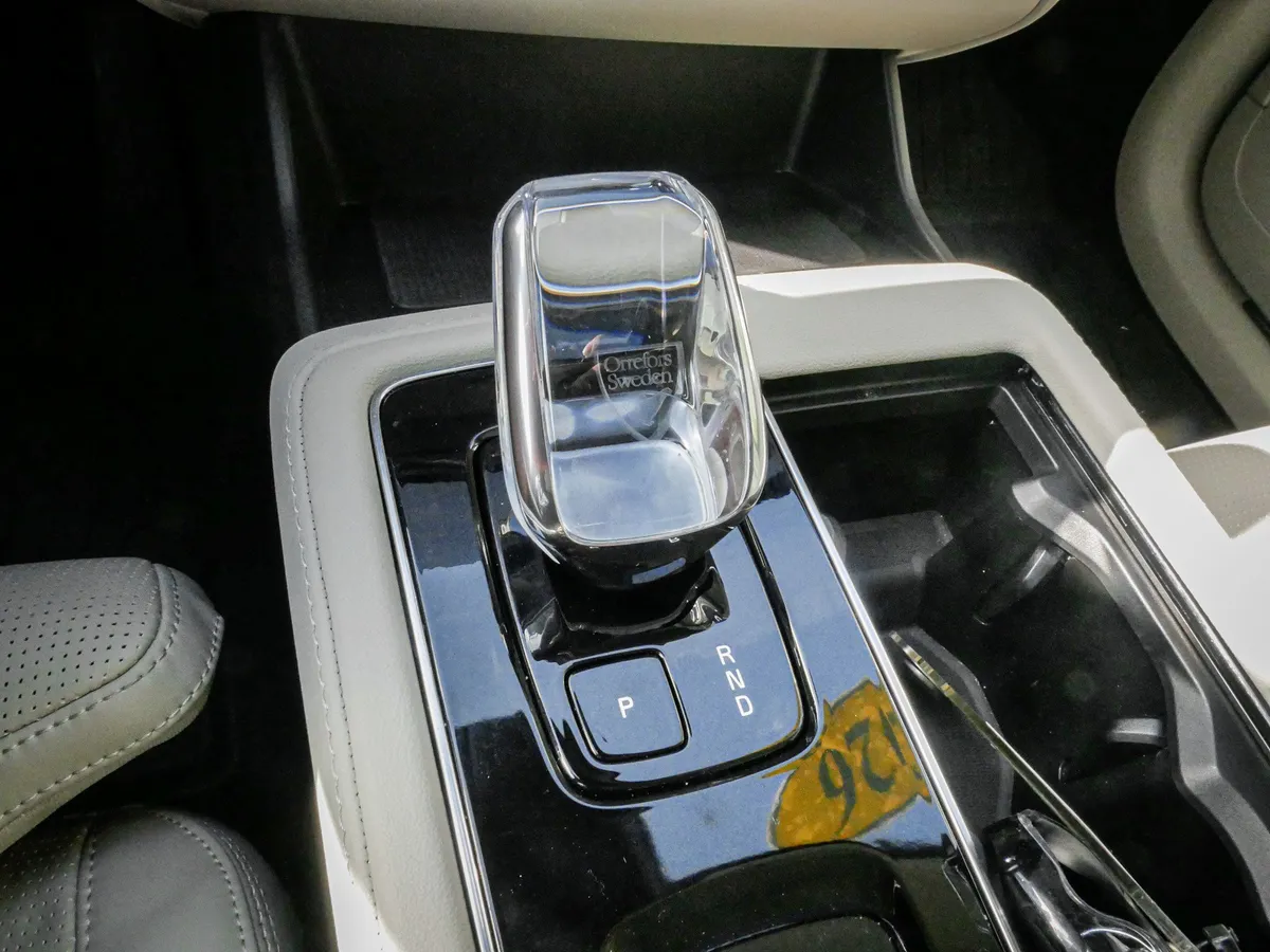 2026 Volvo XC90 Ultra Dark Theme thumbnail 25