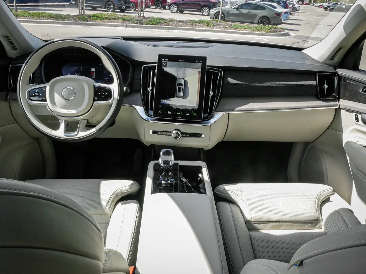 2026 Volvo XC90 Ultra Dark Theme thumbnail 28