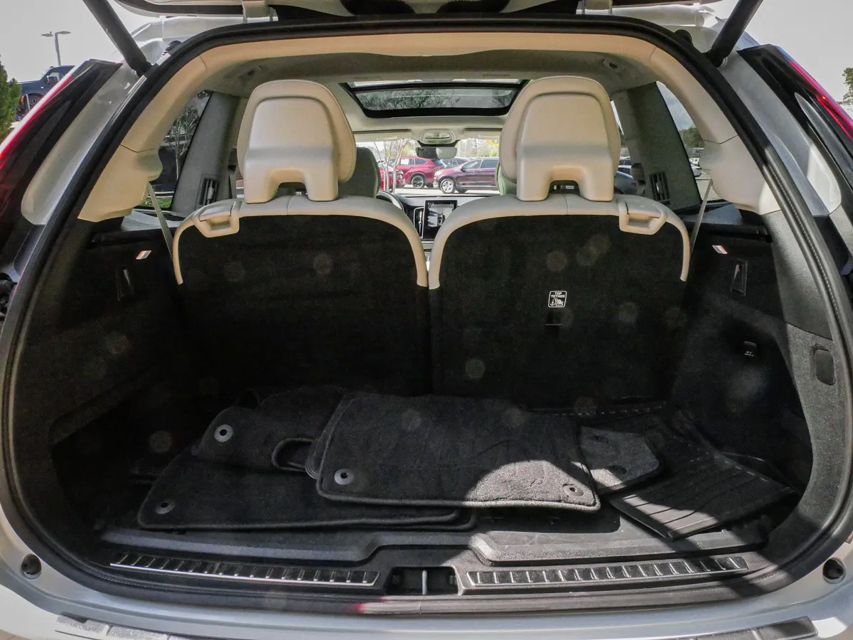 2026 Volvo XC90 Ultra Dark Theme thumbnail 32