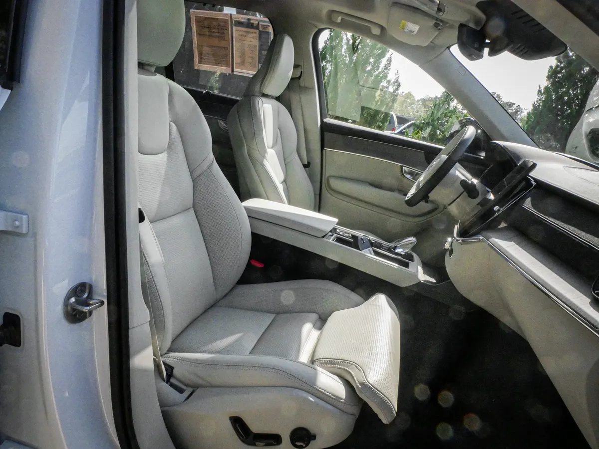 2026 Volvo XC90 Ultra Dark Theme thumbnail 33