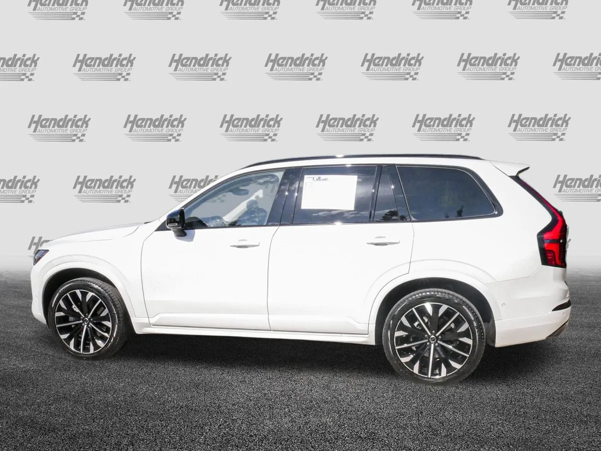 2026 Volvo XC90 Ultra Dark Theme thumbnail 6