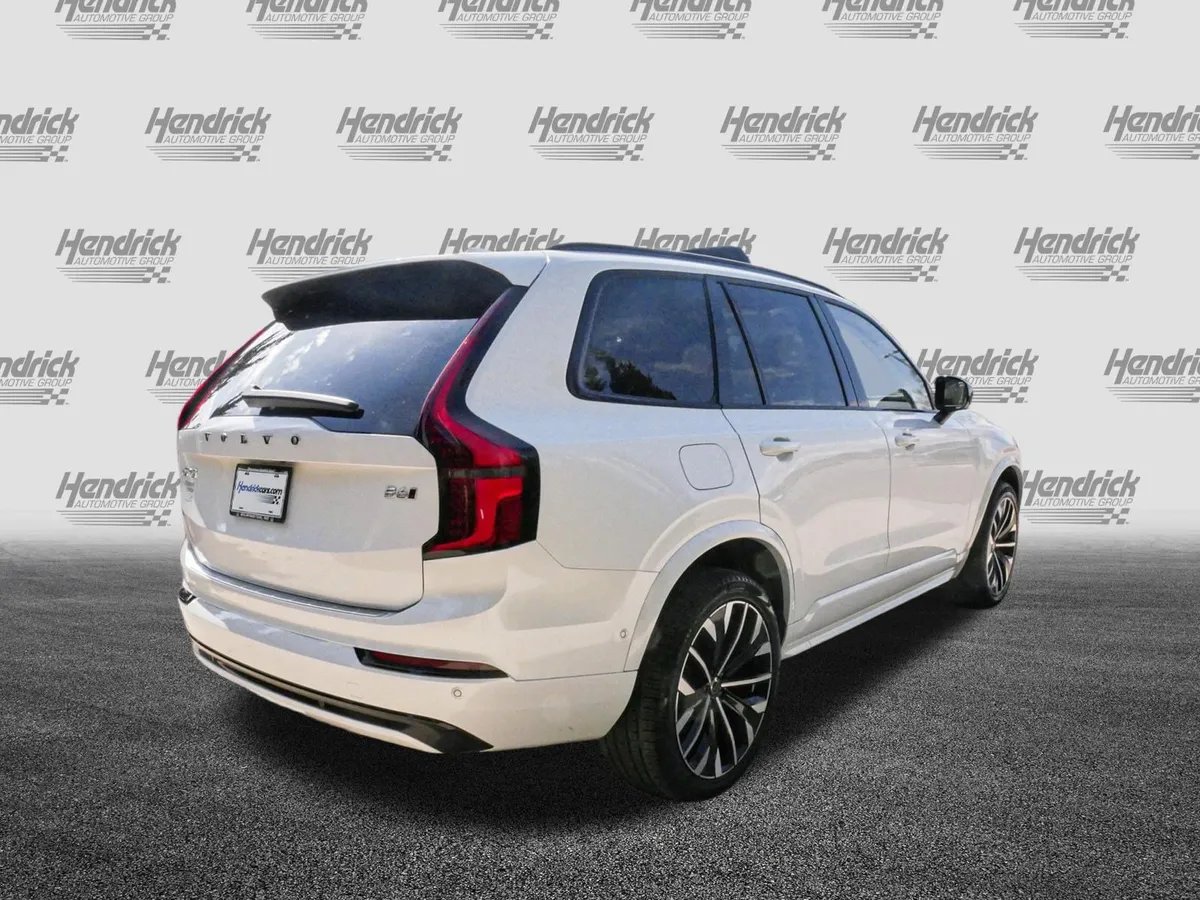 2026 Volvo XC90 Ultra Dark Theme thumbnail 9